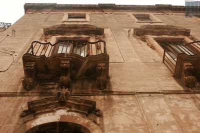 Palazzo Roberti, elegante e imponente domina Mola dal 700: oggi giace abbandonato